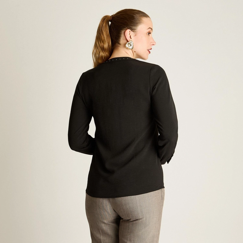 BLUSA ESCOTE MAO CON APLICACION DE STRASS - 2