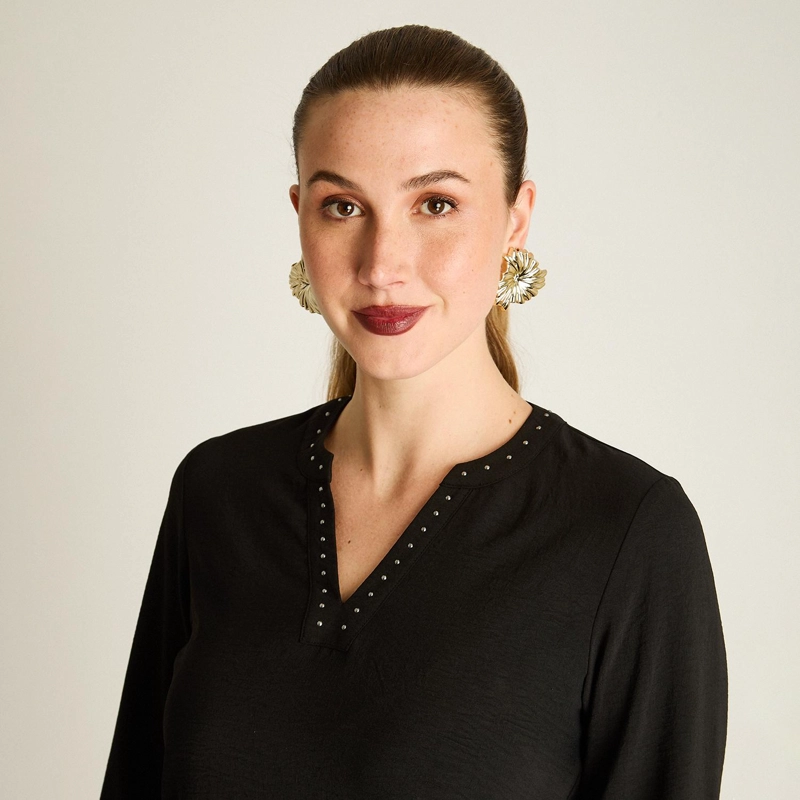 BLUSA ESCOTE MAO CON APLICACION DE STRASS - 3