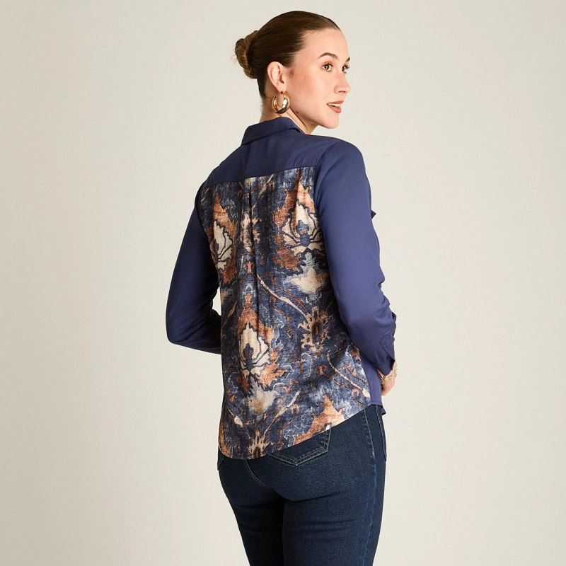 BLUSA CAMISERA AZUL MIX FABRIC CON ESPALDA ESTAMPADA - 2