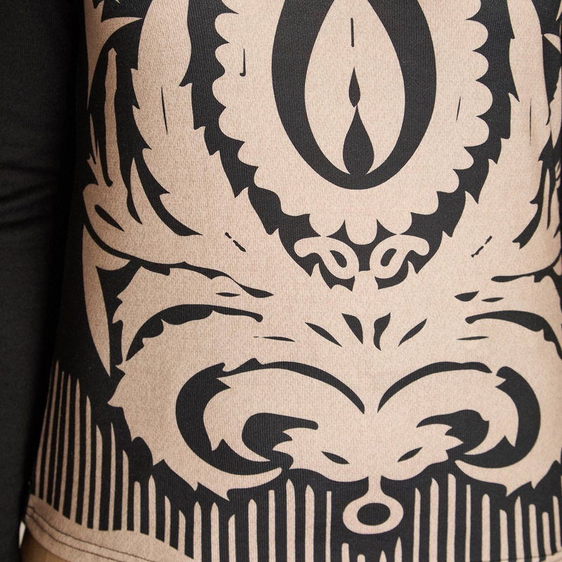 POLERA LANILLA NEGRA ESTAMPADA ESCOTE V - 3