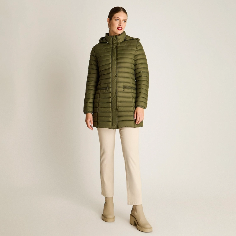 PARKA LARGA VERDE CON DISEÑO QUILTED Y GORRO DESMONTABLE - 4