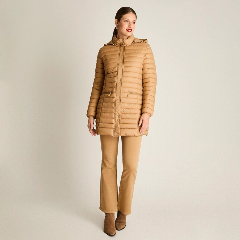 PARKA LARGA CAMEL CON DISEÑO QUILTED Y GORRO DESMONTABLE - 4