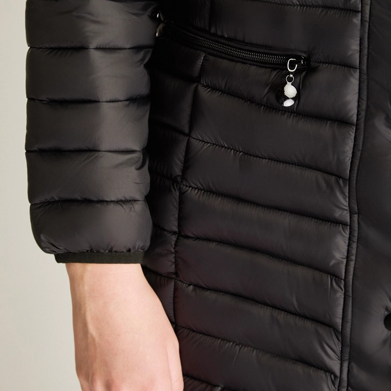 PARKA LARGA NEGRA CON DISEÑO QUILTED Y GORRO DESMONTABLE - 3