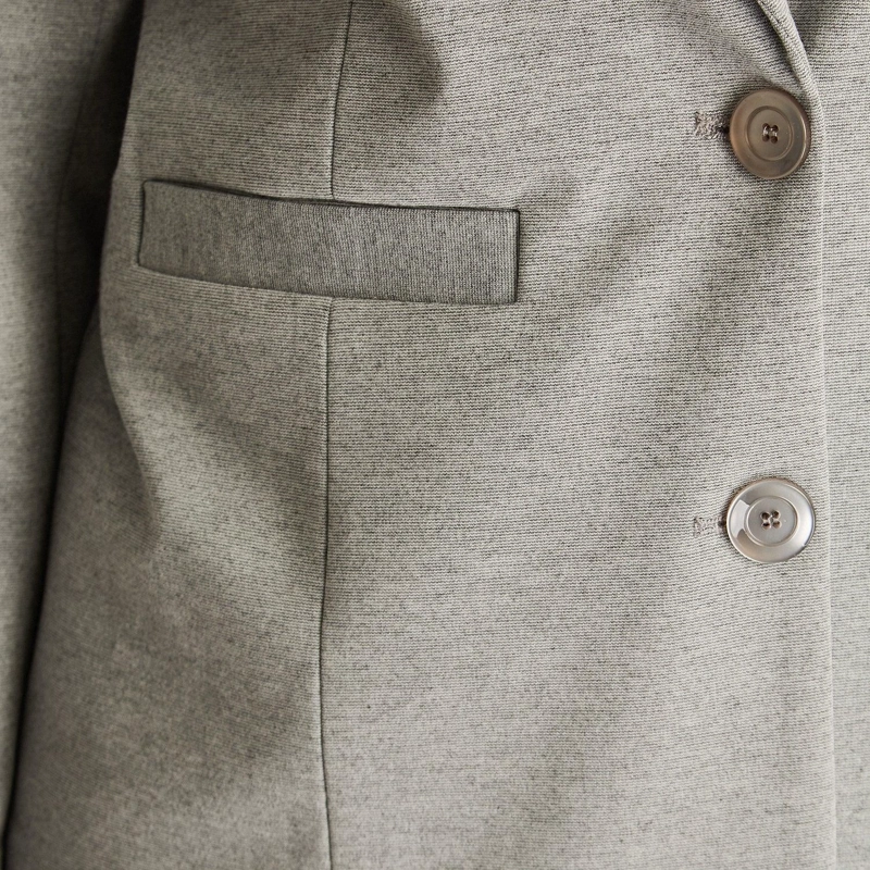 BLAZER GRIS BASICO PUNTO ROMA CON DOS BOLSILLOS - 5