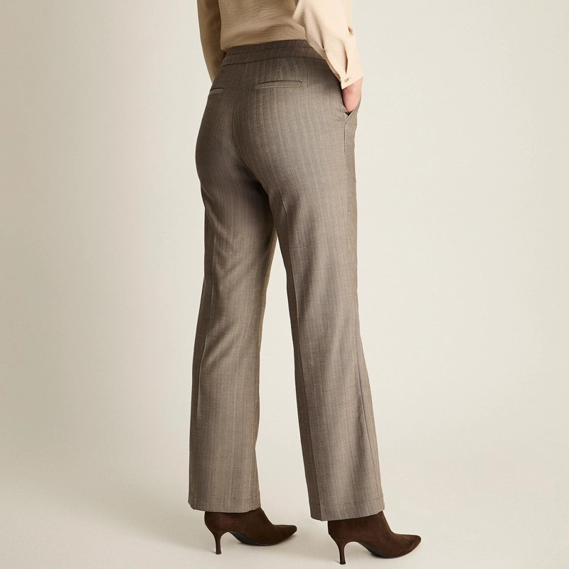 PANTALON FORMAL GRIS RECTO CON APLICACION DE BOTONES EN PRETINA - 2