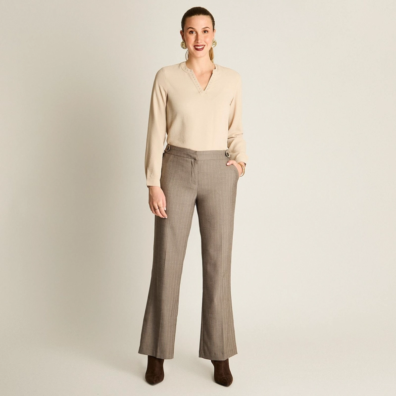PANTALON FORMAL GRIS RECTO CON APLICACION DE BOTONES EN PRETINA - 4