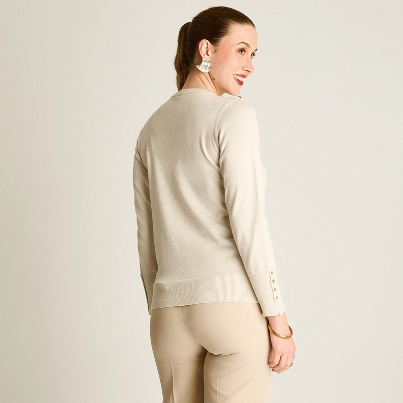 SWEATER ARENA CUELLO REDONDO CON BOTONES EN HOMBROS - 2
