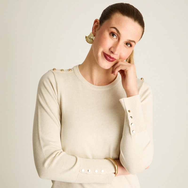 SWEATER ARENA CUELLO REDONDO CON BOTONES EN HOMBROS - 3