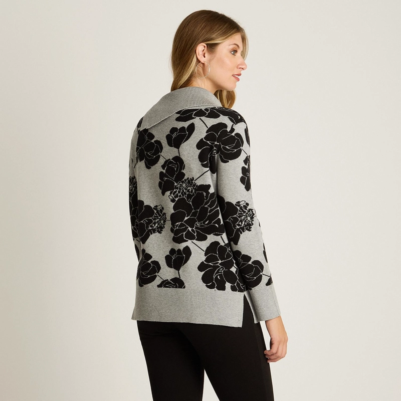 SWEATER GRIS CON ESTAMPADO FLORAL Y CUELLO ASIME TRICO EN TEJIDO - 2