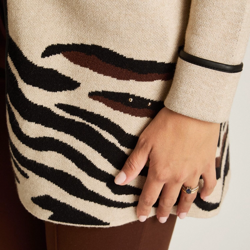 TAPADO BEIGE CON ESTAMPADO ANIMAL PRINT EN TEJIDO - 3