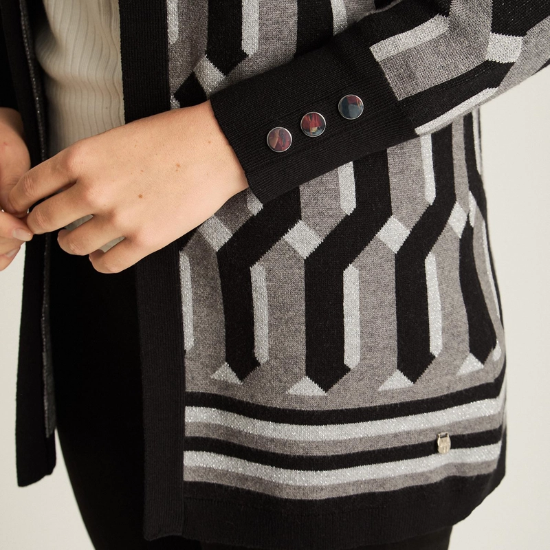 TAPADO NEGRO CON ESTAMPADO GEOME TRICO JACQUARD EN TEJIDO - 3