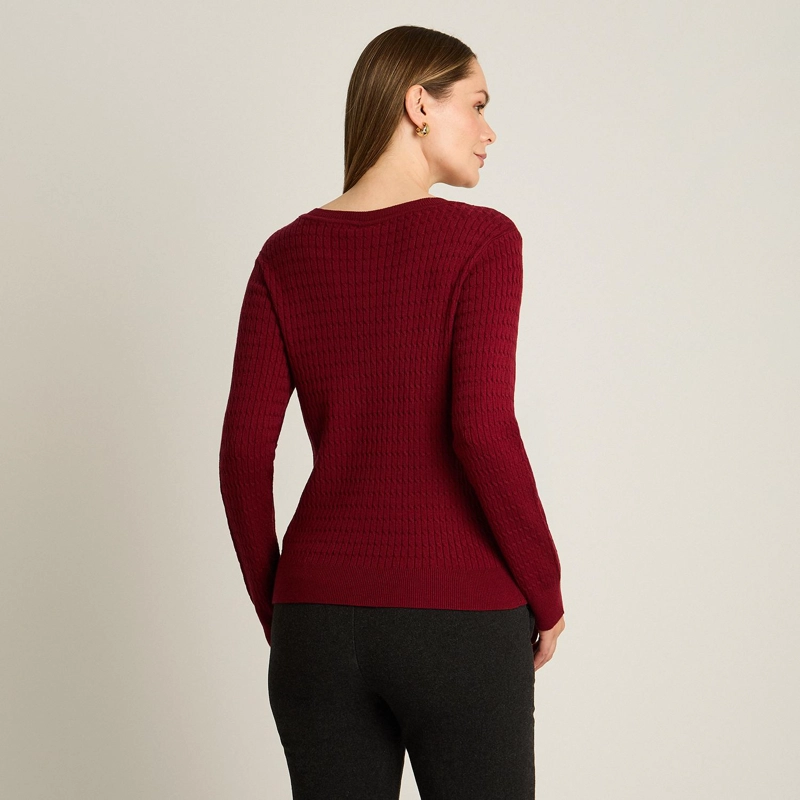 SWEATER ROJO CON TRENZADO EN RELIEVE Y BOTONES DORADOS EN HOMBRO - 2