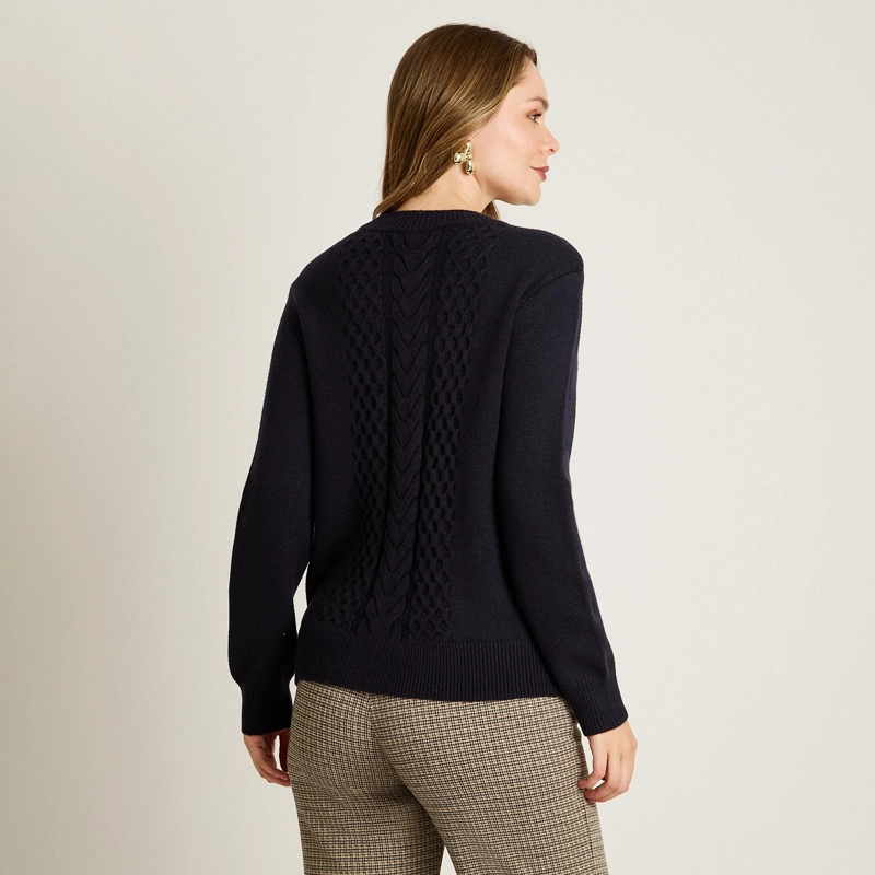 SWEATER AZUL MARINO CON TRENZADO EN RELIEVE EN TEJIDO - 2