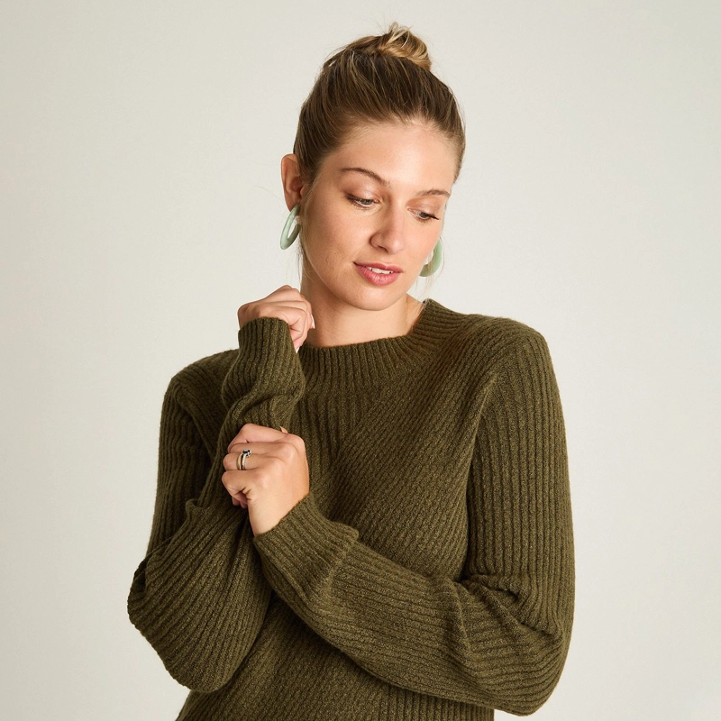 SWEATER VERDE OLIVA CON CUELLO REDONDO Y TEJIDO EN RELIEVE - 3