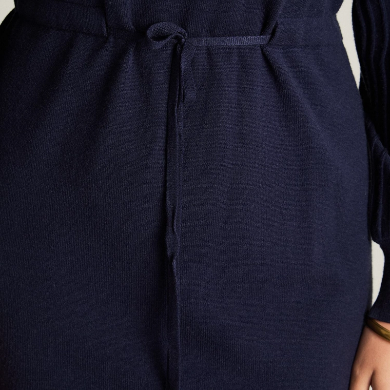 VESTIDO TEJIDO AZUL MARINO CON CUELLO ALTO Y AMARRA EN CINTURA - 3