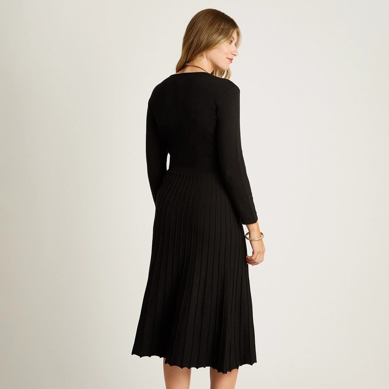 VESTIDO TEJIDO NEGRO MIDI CON FALDA PLISADA Y TACHAS - 2