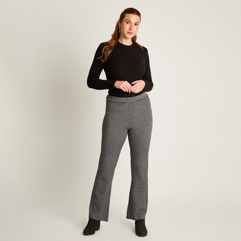 PANTALON GRIS CON ESTAMPADO GEOME TRICO CLASICO CORTE FLARE EN TEJIDO - 4