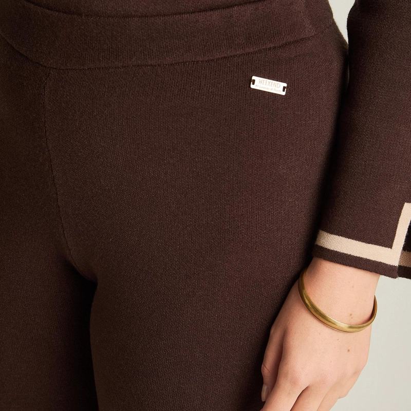 PANTALON CAFE  FLARE EN TEJIDO - 3