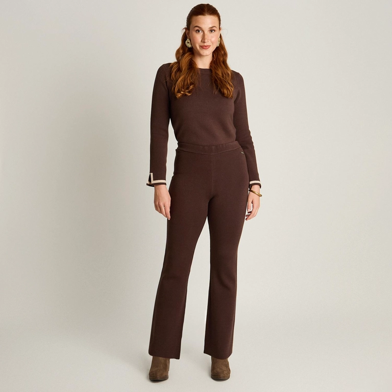 PANTALON CAFE  FLARE EN TEJIDO - 4