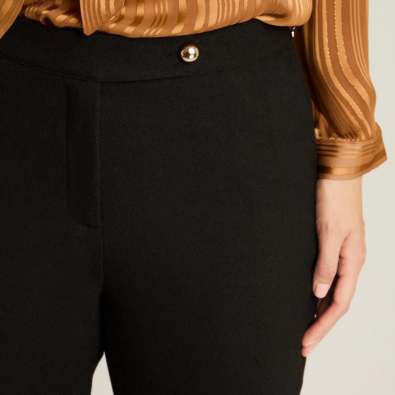 PANTALON FORMAL NEGRO RECTO CON DETALLE DORADO - 3