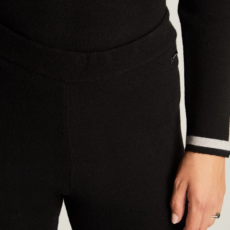 PANTALON NEGRO FLARE EN TEJIDO - 3