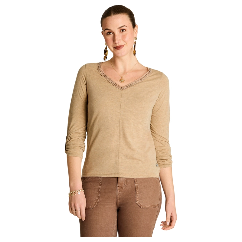 POLERA CAMEL MANGA LARGA ROLL UP CON CUELLO V Y APLICACIONES - 1