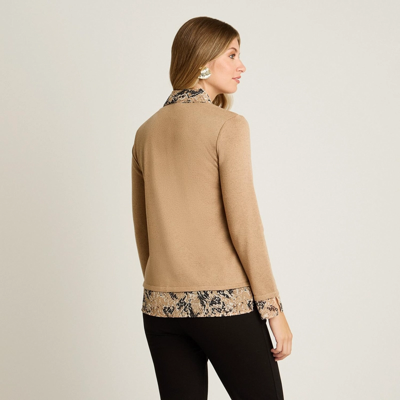 POLERA CAMEL LANILLA MANGA LARGA CON PAÑUELO Y DETALLE ESTAMPADO - 2