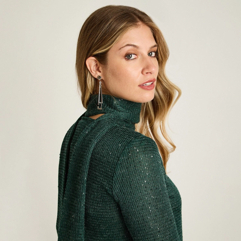 POLERA VERDE DE LANILLA CON LENTEJUELAS Y BUFANDA INCORPORADA - 3