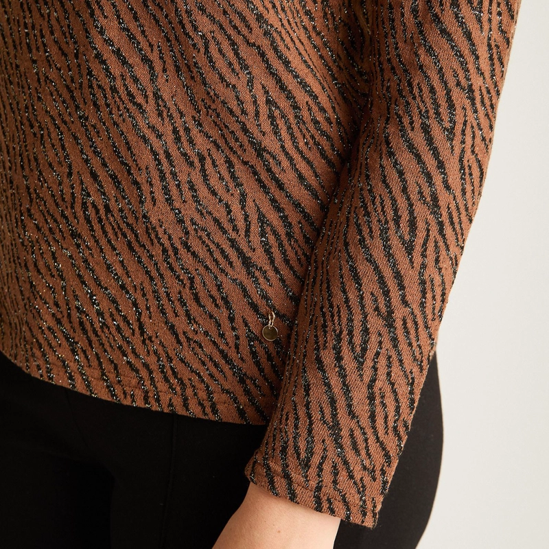 POLERA CAMEL DE LANILLA CON LUREX Y DETALLE EN ESCOTE - 3