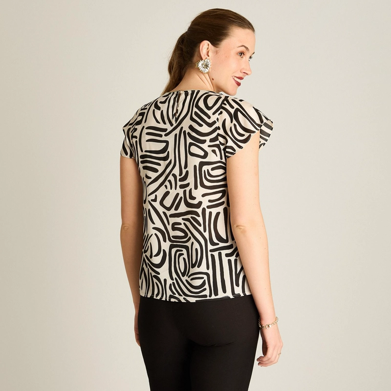 BLUSA ARENA ESTAMPADA CON ESCOTE EN V Y MANGA CORTA - 2