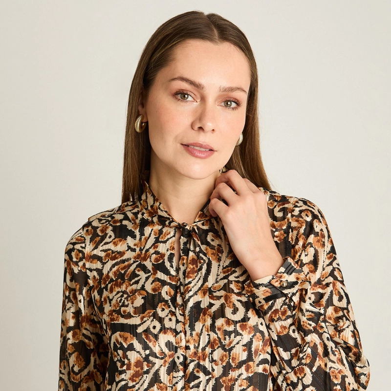 BLUSA NEGRA CON ESTAMPADO FLORAL Y DETALLE LUREX - 3