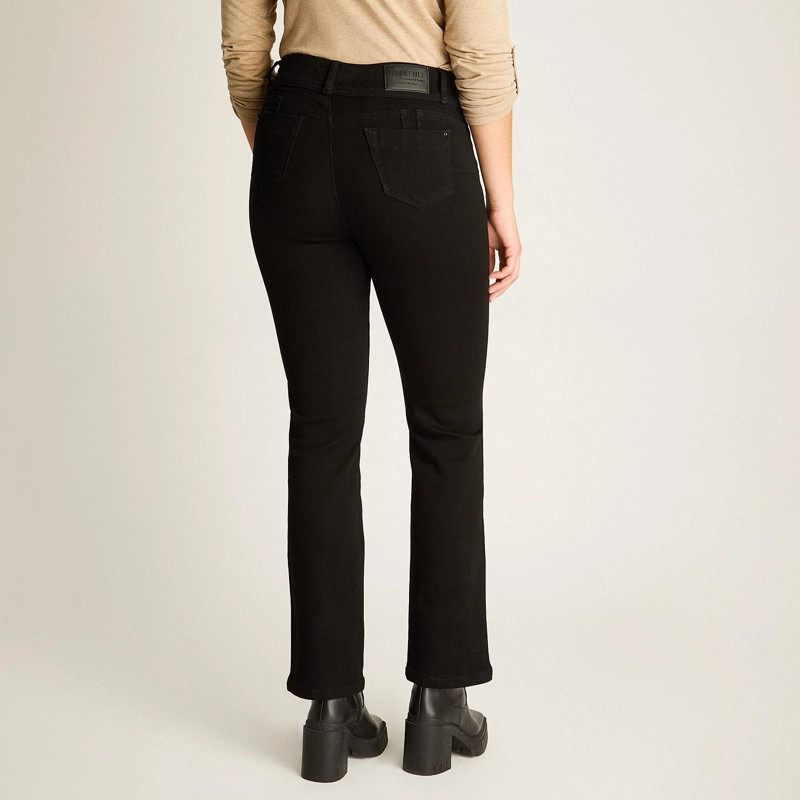 JEANS RECTO NEGRO PUSH UP DE CINCO BOLSILLOS - 2