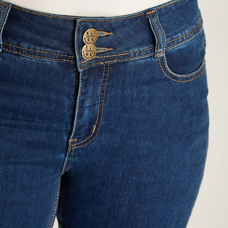 JEANS RECTO AZUL MEDIO PUSH UP DE CINCO BOLSILLOS - 3