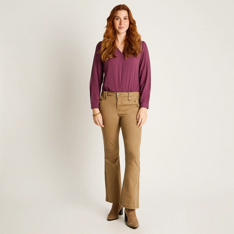 JEANS CAMEL CORTE FLARE CON BOTONES DORADOS EN BOLSILLOS - 6