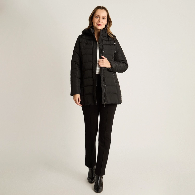 PARKA LARGA NEGRA CON GORRO Y DISEÑO QUILTED - 4