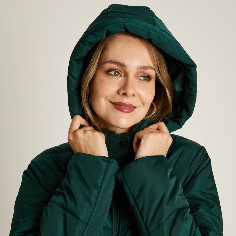 PARKA LARGA VERDE CON GORRO Y DISEÑO QUILTED - 3