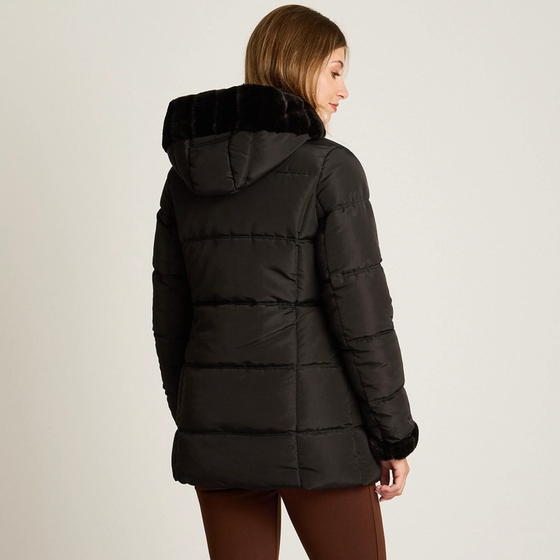 PARKA LARGA NEGRA CON GORRO PELUDO Y DETALLES DE PELUCHE - 2