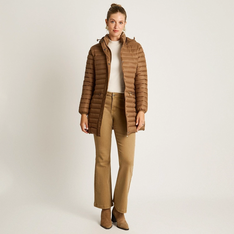PARKA LARGA CAFE  CON DISEÑO QUILTED Y GORRO DESMONTABLE - 4