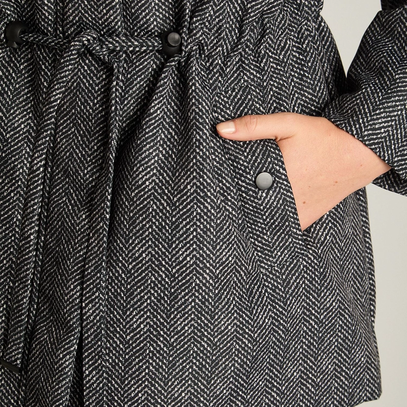 PARKA NEGRA CON ESTAMPADO ESPIGA Y CORDON EN CINTURA - 3