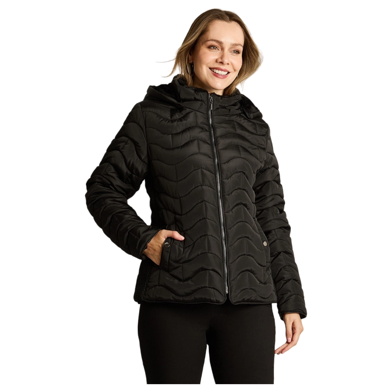 PARKA CORTA NEGRA CON DISEÑO QUILTED EN ONDAS, FORRO Y GORRO - 1