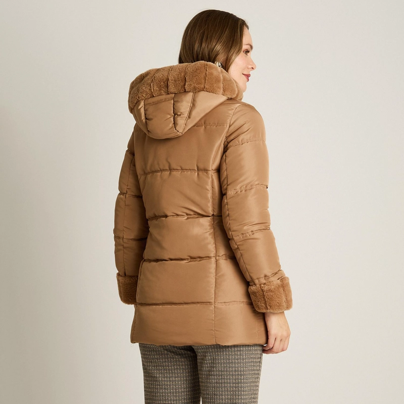 PARKA LARGA CAMEL CON GORRO PELUDO Y DETALLES DE PELUCHE - 2