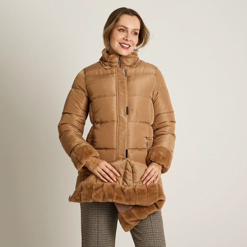PARKA LARGA CAMEL CON GORRO PELUDO Y DETALLES DE PELUCHE - 5
