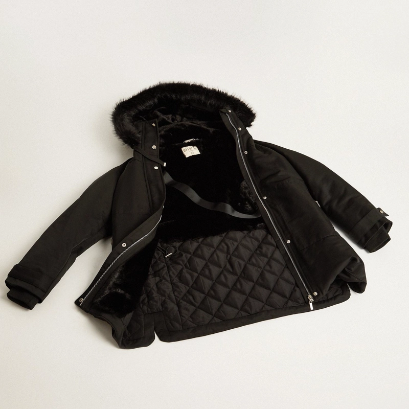 PARKA NEGRA CON GORRO FIJO Y FORRO - 7
