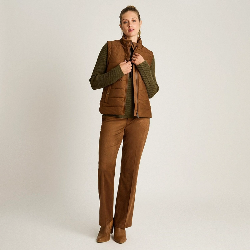 CHAQUETA CAMEL DE SUEDE SIN MANGAS CON DISEÑO QUILTED Y CIERRE FULL ZIPPER - 5