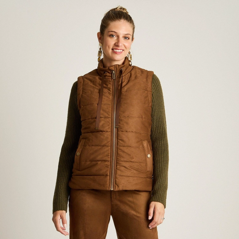CHAQUETA CAMEL DE SUEDE SIN MANGAS CON DISEÑO QUILTED Y CIERRE FULL ZIPPER - 6