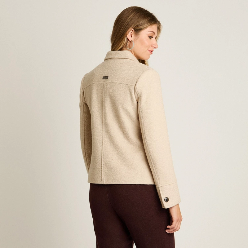 CHAQUETA BEIGE CON BOTONES Y CUELLO CON SOLAPA - 2