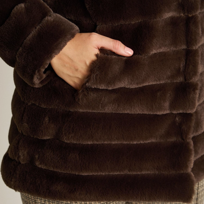 ABRIGO LARGO CAFE  DE PELUCHE CON CUELLO ALTO - 3