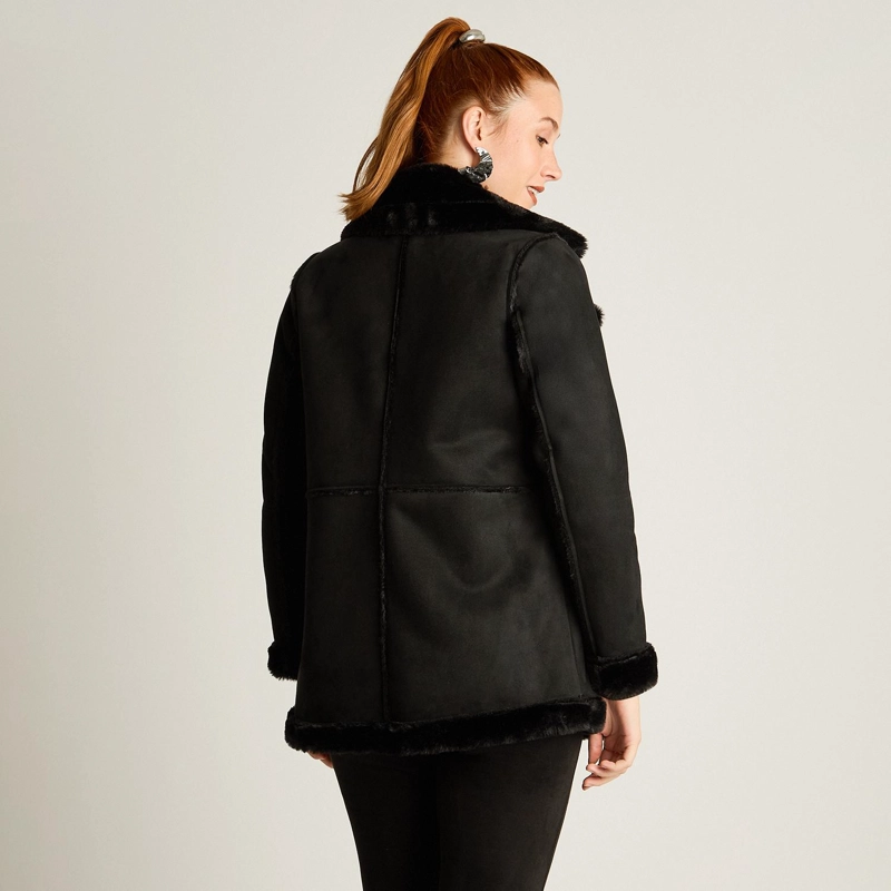 CHAQUETA NEGRA DE SUEDE CON FORRO SHERPA Y SOLAPA AMPLIA - 2