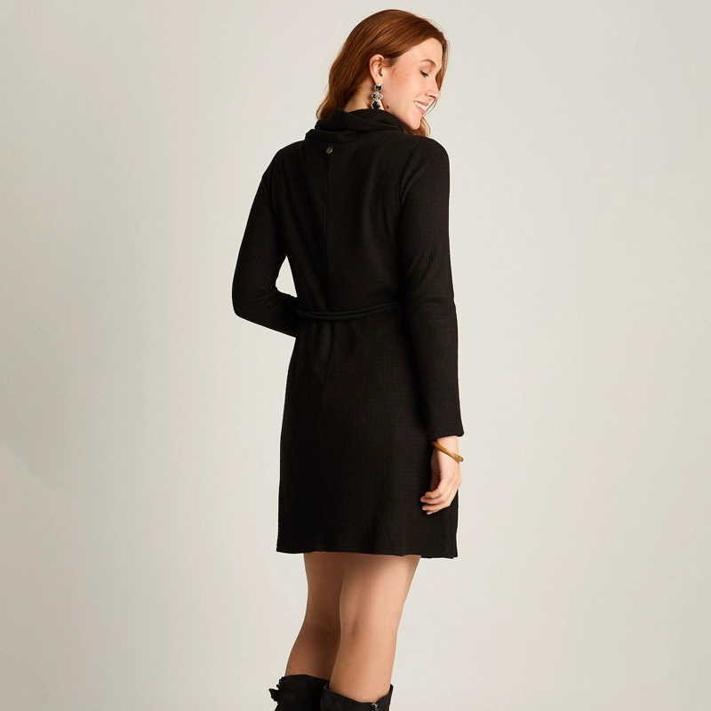 VESTIDO NEGRO DE LANILLA CON CUELLO ALTO Y CINTURON - 2