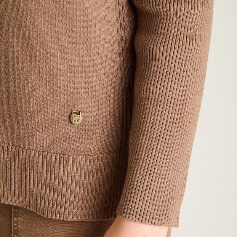 CARDIGAN TAUPE ESCOTE V CON BOTONES CAREY - 3